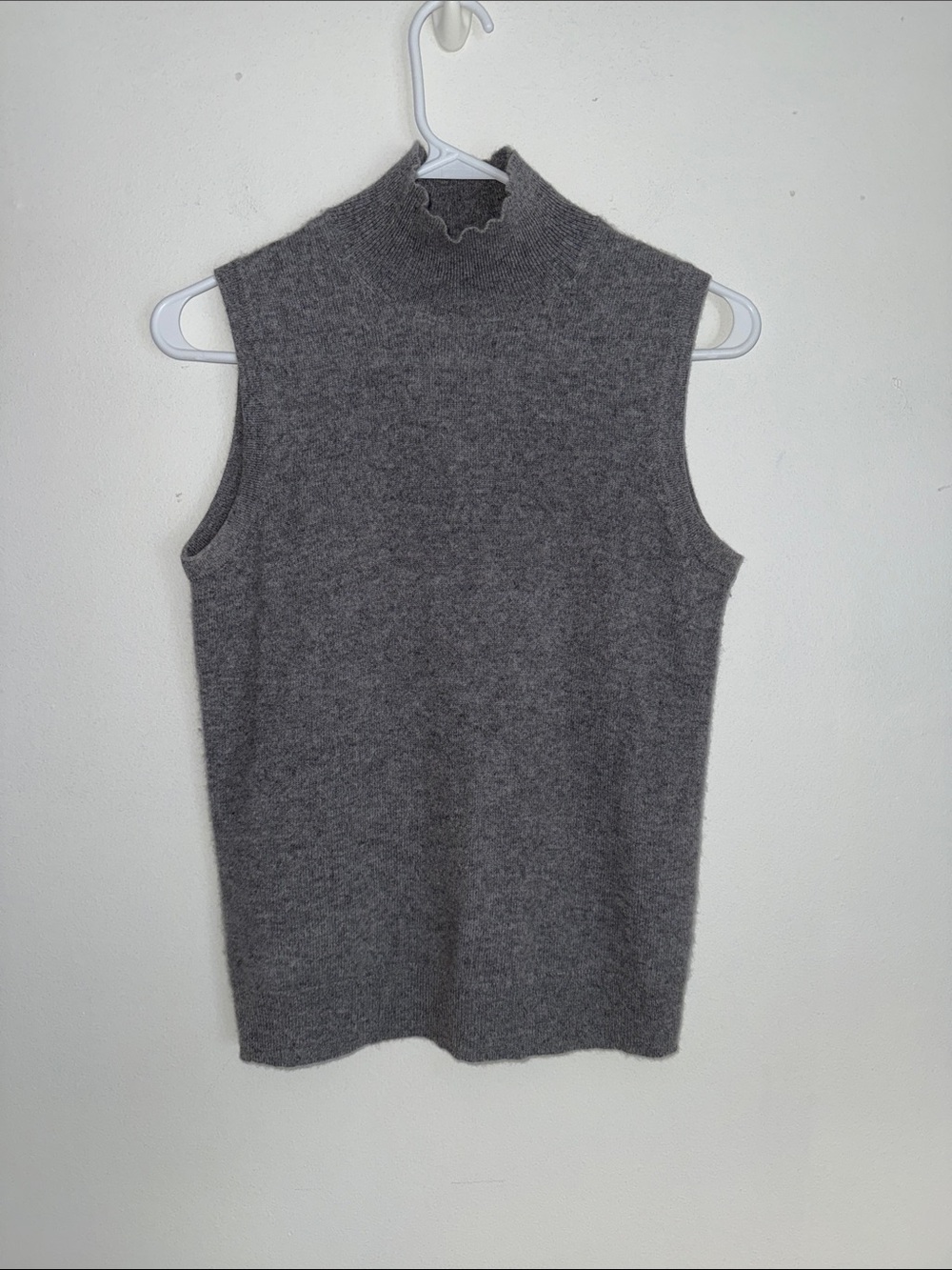 100% Cashmere Sleeveless Turtleneck